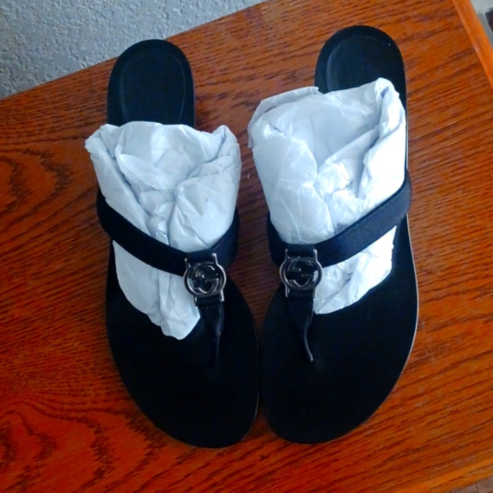 Authentic Gucci kitten heel thong sandals